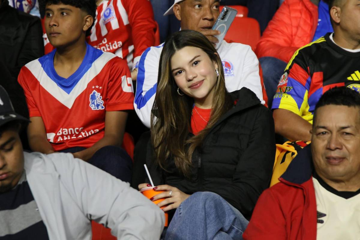¡Solo chicas lindas! El Nacional se llena de bellas aficionadas del Olimpia y América