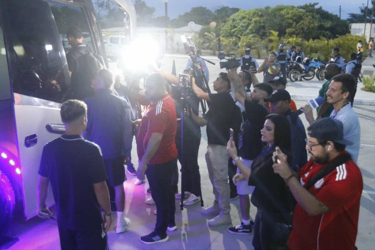 Llegada de Costa Rica a San Pedro Sula para partido eliminatorio ante Honduras