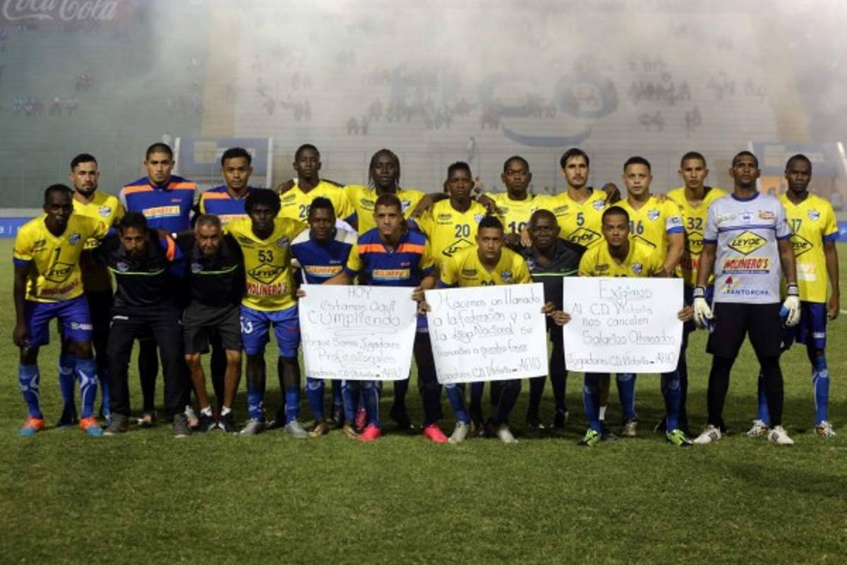 Jugadores del Victoria protestan por falta de pago