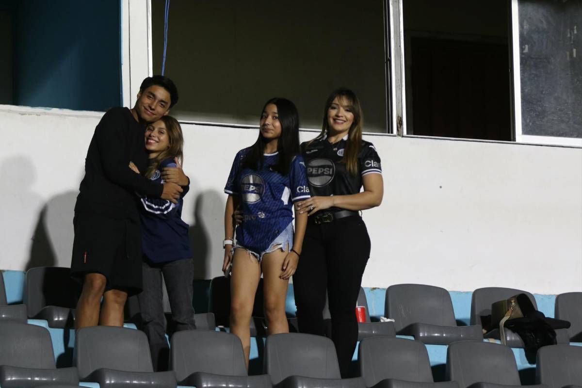 Familia de histórico, bellas chicas, el enmascarado: Ambiente previo al Motagua vs Cartaginés