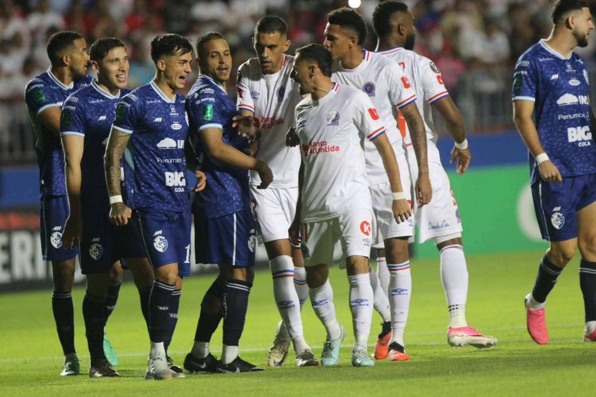 Tristeza de Olimpia, jugador de Cartaginés se burla de la Ultra, leyenda presente y villano en Concacaf