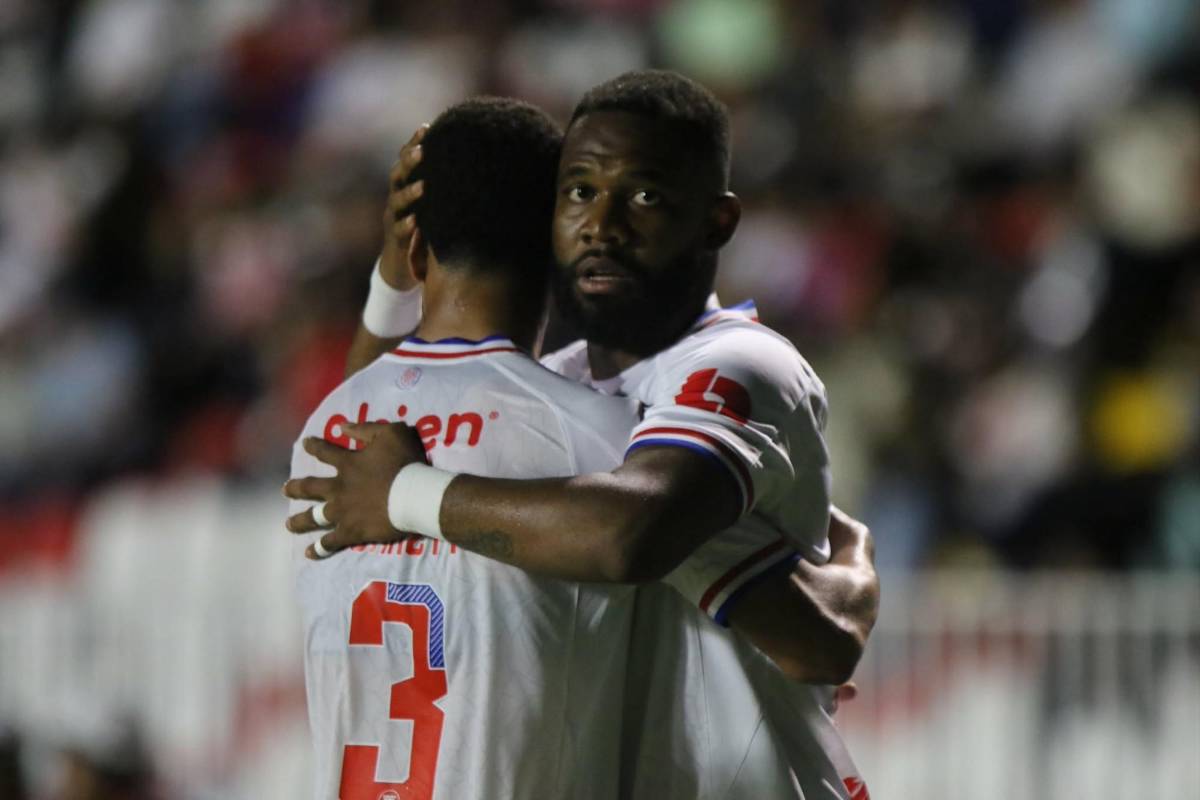 Polémica arbitral, sorprende héroe de Olimpia y sufrimiento ante Mixco en Copa Centroamericana