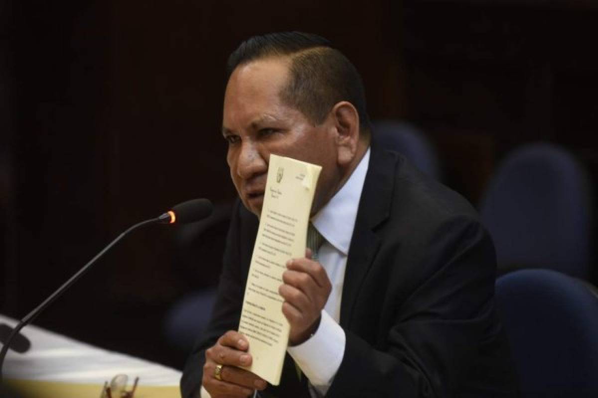 Comisión del Congreso recomienda quitar inmunidad a presidente de Guatemala