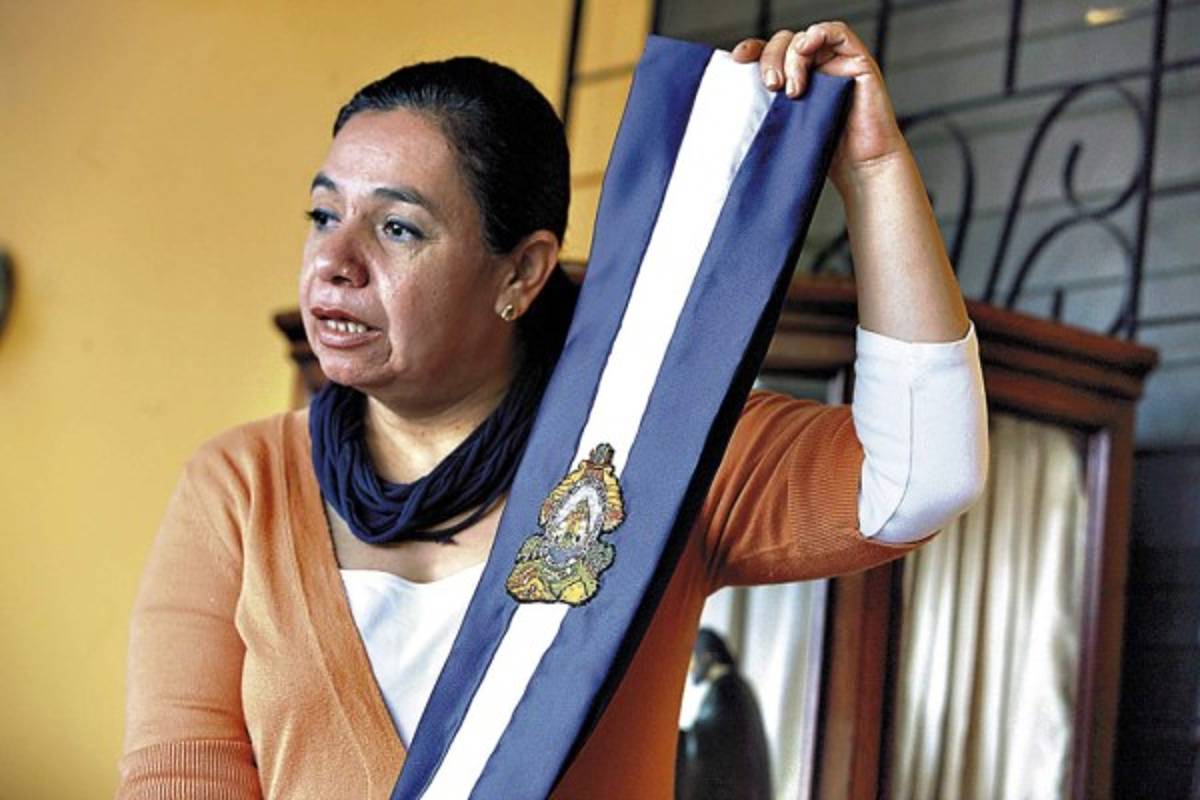 Culmina elaboración de banda presidencial