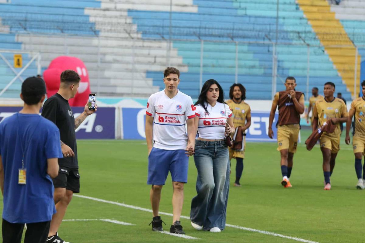 Lo que hizo Roxana Somoza, esposa de jugador roba suspiros, Edwin preocupa y felicidad de Olimpia