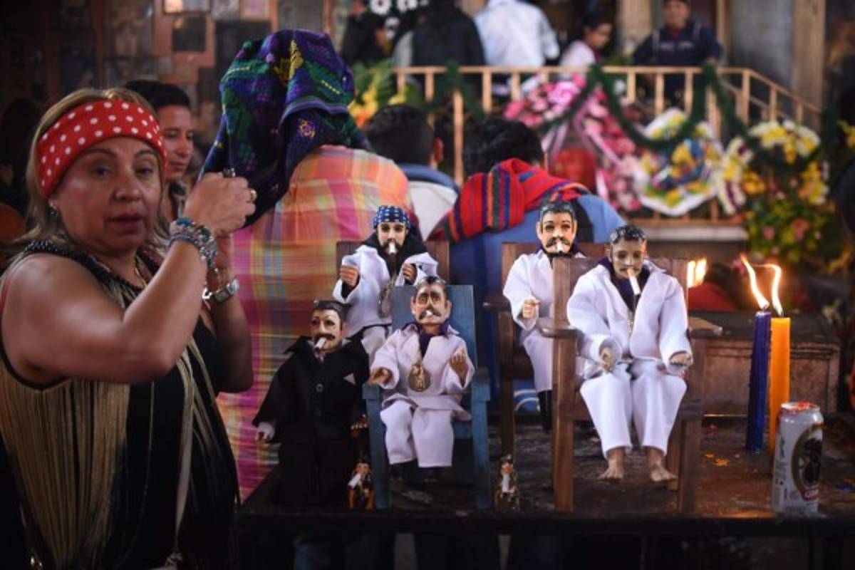 Guatemaltecos veneran a San Simón, santo de prostitutas y pandilleros&nbsp;