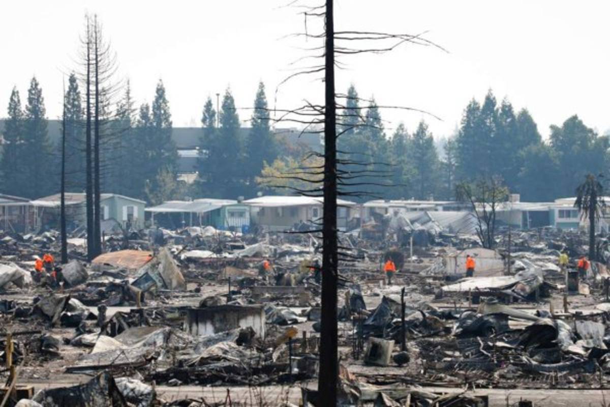 Los incendios en California dejan 35 muertos y 100,000 evacuados