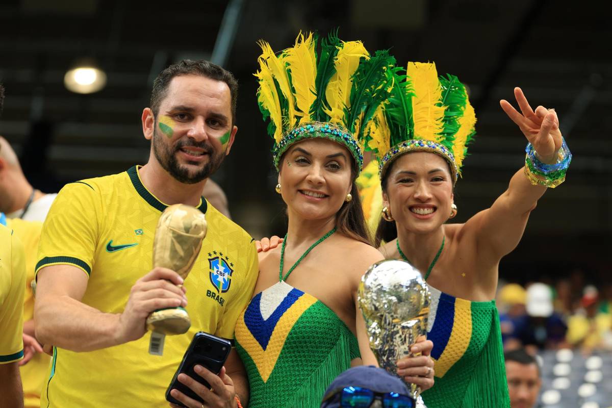 Las bellas garotas en partido de Brasil, Ronadinho sorprende y Shin Fujiyama es captado