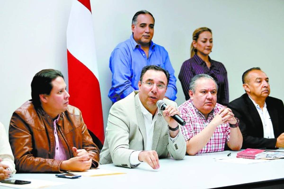 Honduras: Diputados del Partido Liberal presentan denuncia al TSE