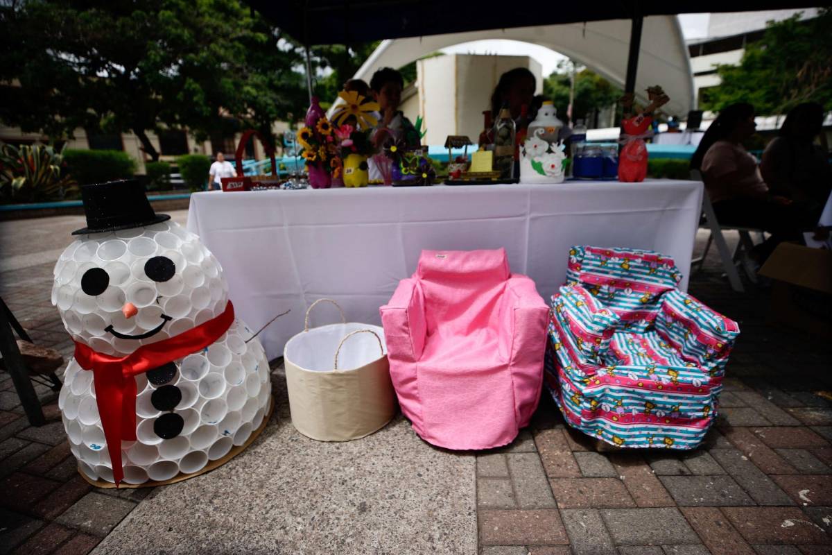 Escolares dan cátedra de creatividad en Feria de Reciclaje
