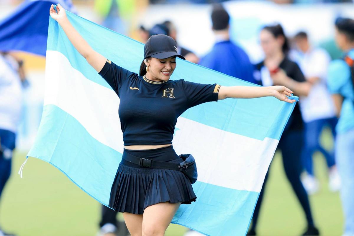 Las bellas chicas que robaron miradas en partido de tiktokers en el estadio Morazán