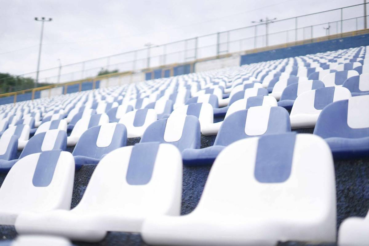 Estadio Nacional de Managua: anclado en la montaña cancha sintética y acogedor