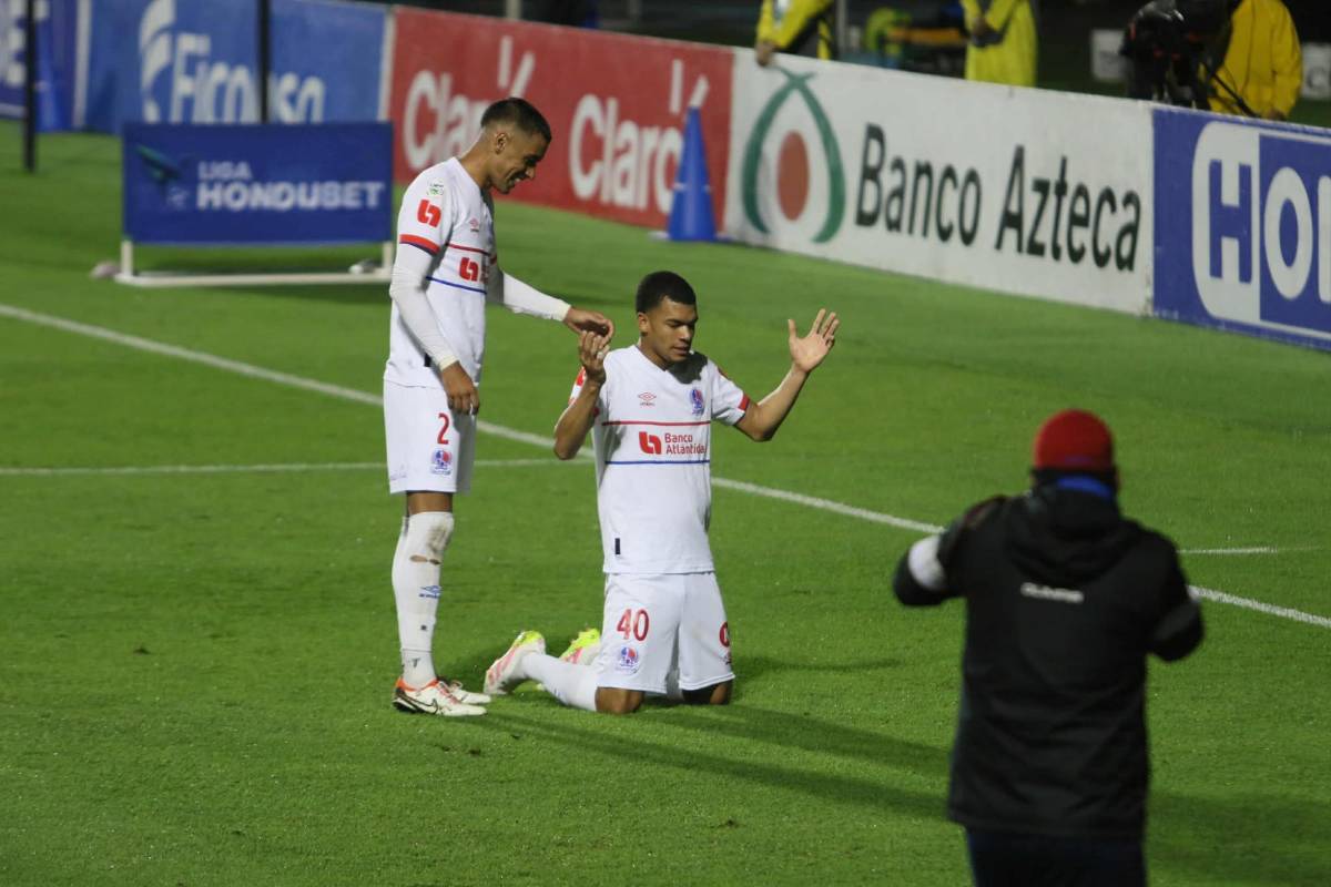 Polémica en Olimpia vs Marathón, jugadores fueron encarados por barras y lindas chicas