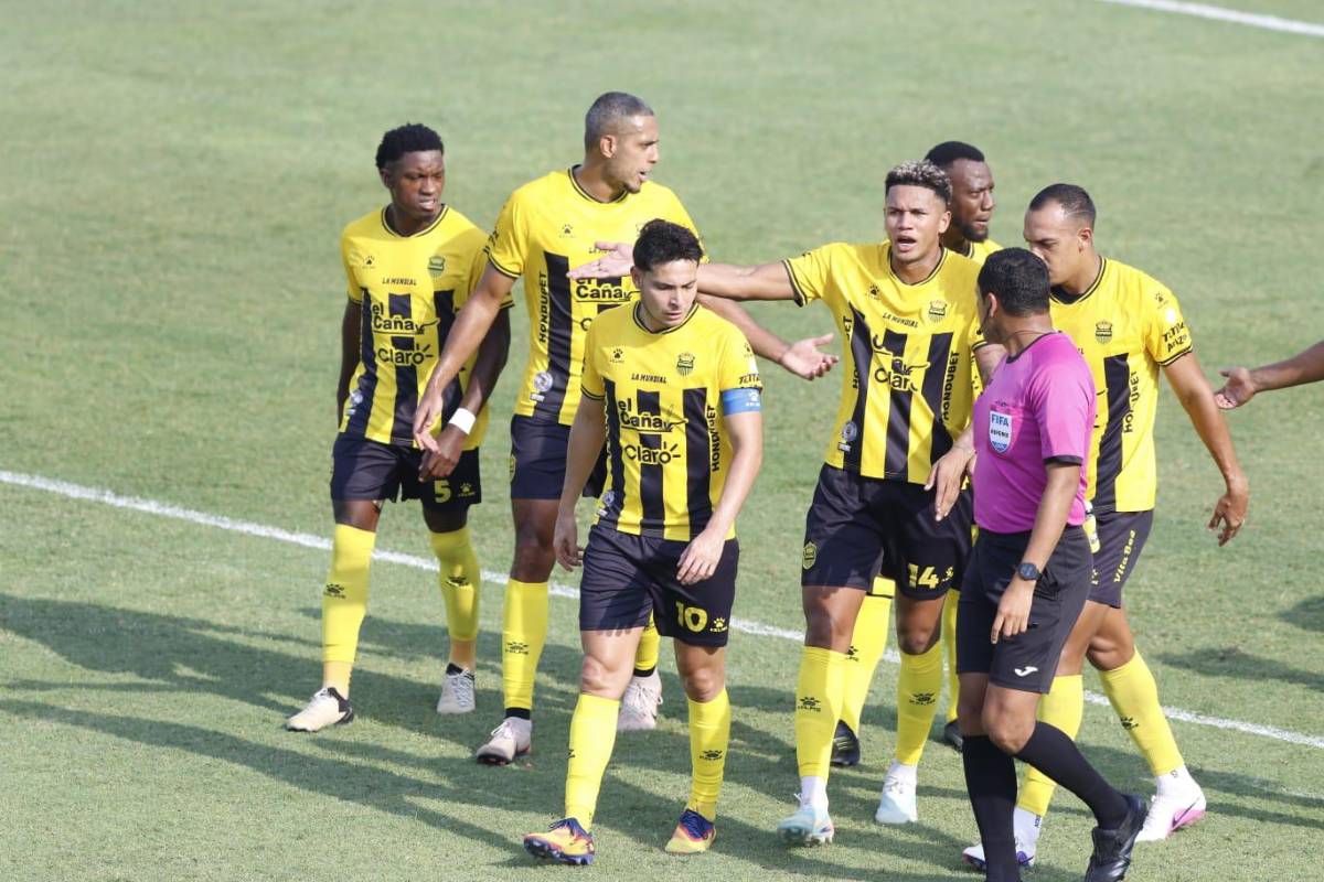 Pelea entre jugadores, belleza deslumbra y escándalo en el clásico que ganó Marathón a Real España