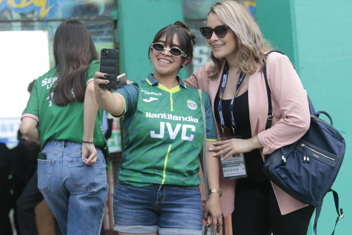 Rubia enamora, barras montan carnaval y el ambientazo previo al clásico Marathón vs Olimpia