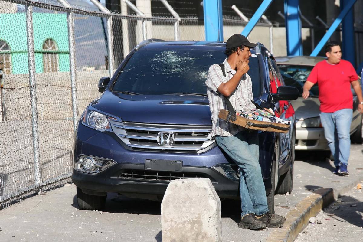 Motivo de la pelea de barras, terror en las afueras del Nacional y Olimpia hace sufrir a Motagua