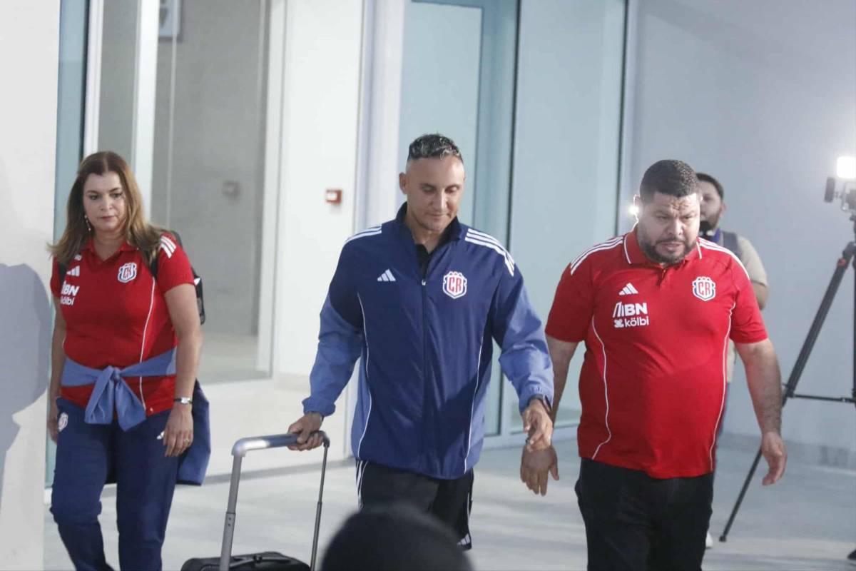 ¿Quién es la guapa dama que viajó con selección de Costa Rica a Honduras?