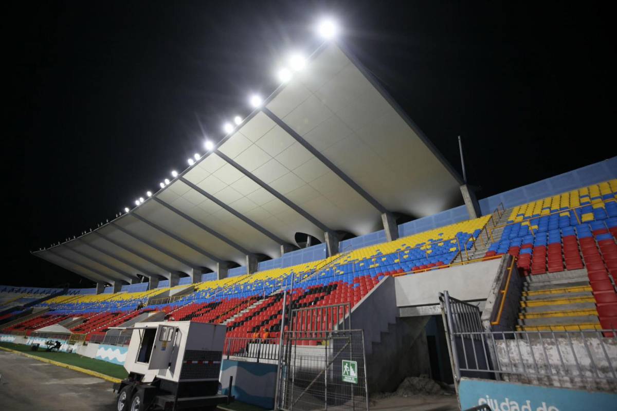 Bellas chicas, show de la Ultra Fiel, reconocimiento a figuras del Olimpia y los nuevos fichajes