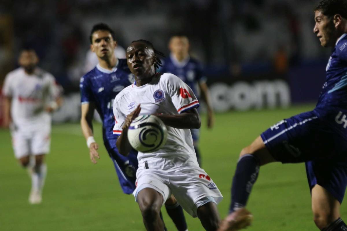 Tristeza de Olimpia, jugador de Cartaginés se burla de la Ultra, leyenda presente y villano en Concacaf