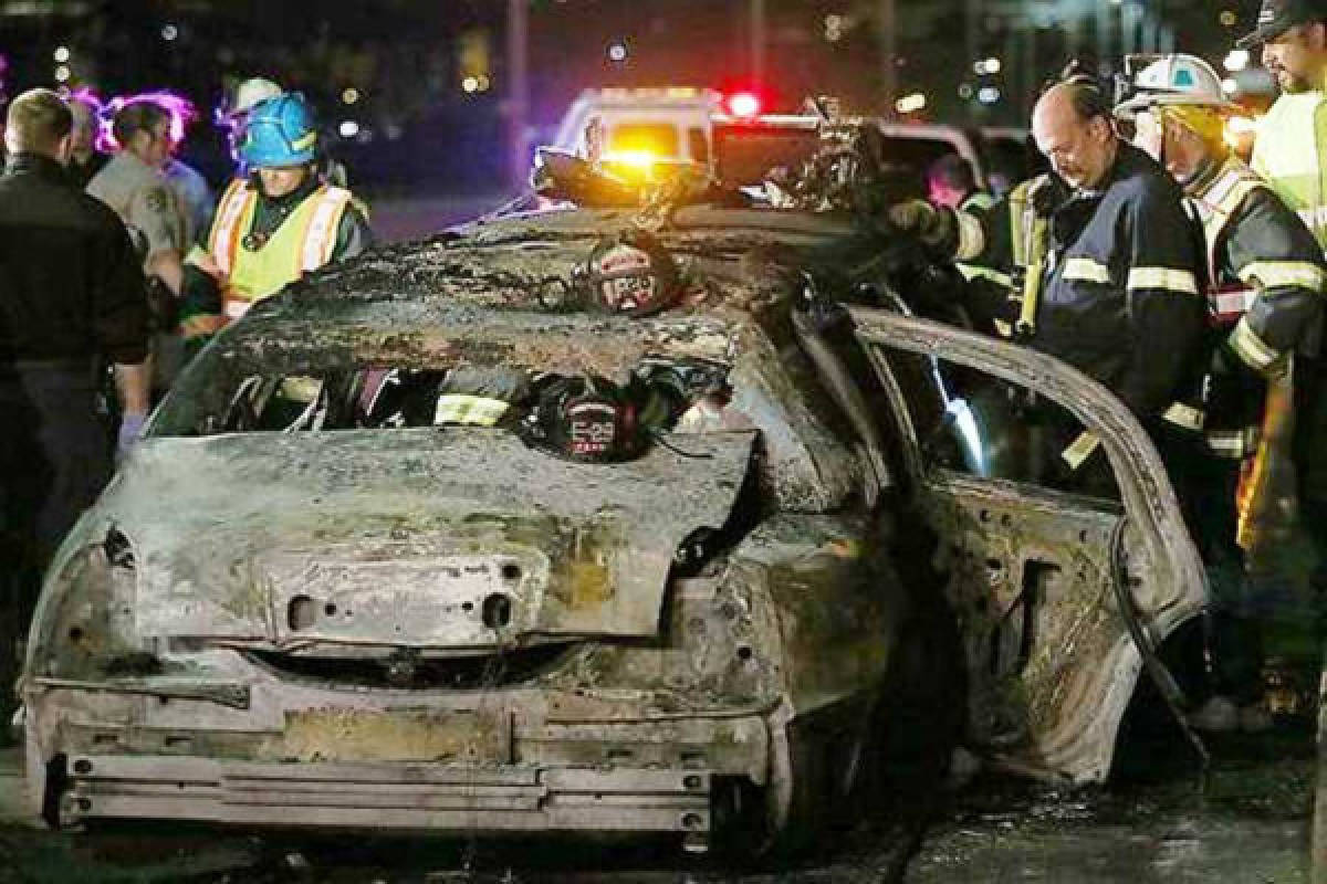 Novia de boda y amigas mueren al incendiarse limusina