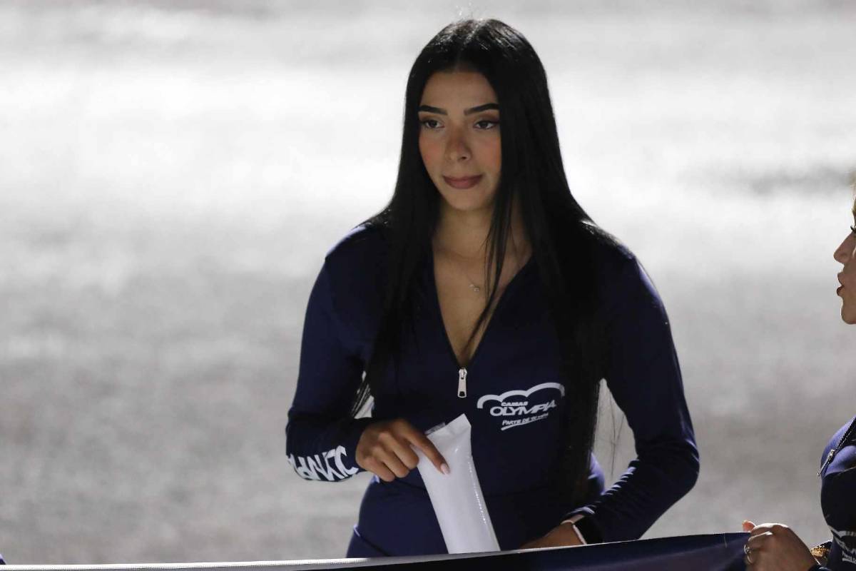 El Nacional se llena de bellas chicas para partido de Honduras ante Antigua y Barbuda