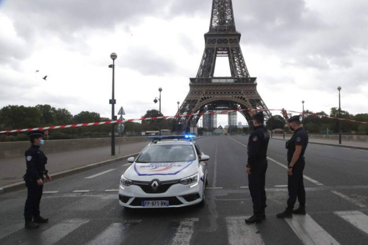 Policía francesa aísla la Torre Eiffel por amenaza de bomba