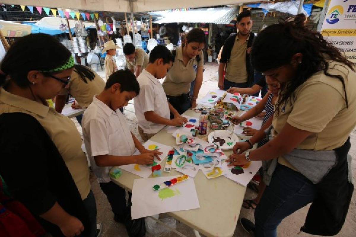 Con arte, cultura y tradición celebran 112 aniversario del mercado San Isidro