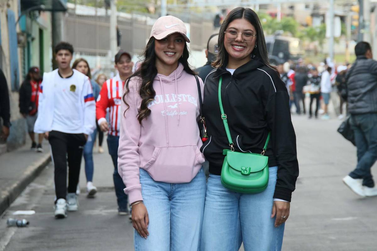 ¡Solo chicas lindas! El Nacional se llena de bellas aficionadas del Olimpia y América