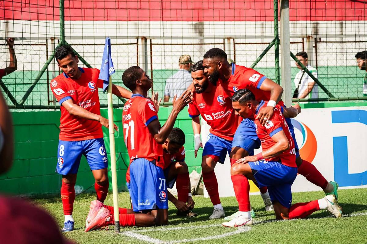 Pelea entre jugadores, fuerte polémica arbitral en gol de Marathón y Olimpia sale herido del Yankel
