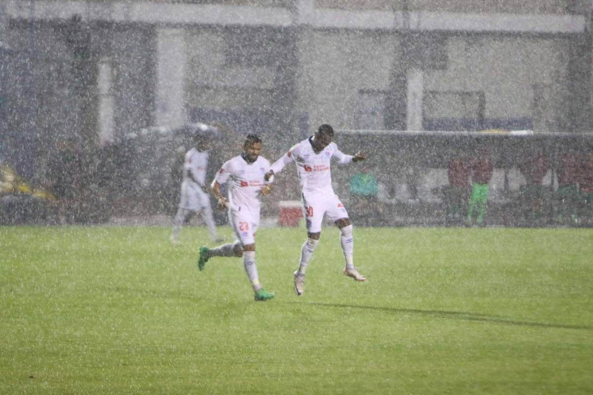 Celebración de Solani Solano tras marcar en el clásico.