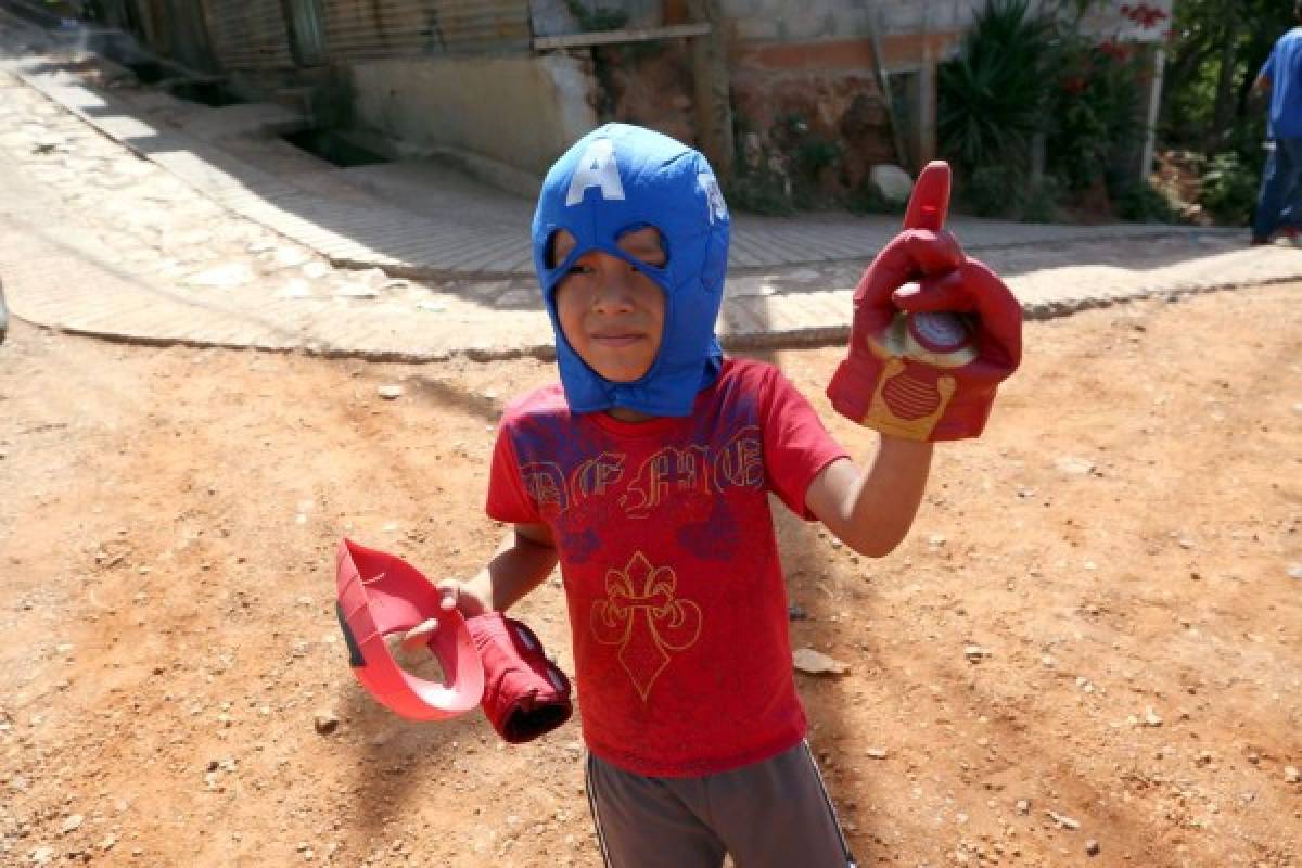 Dibujamos enormes sonrisas en los rostros infantiles en Los Pinos de Tegucigalpa