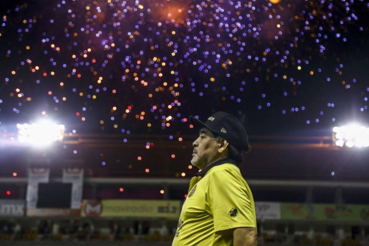 Mexican second division football club Dorados' Argentine coach Diego Armando Maradona looks on before a match of the first round of the Final against Atletico San Luis at the Banorte stadium in Culiacan, Sinaloa State, Mexico, on November 29, 2018. (Photo by RASHIDE FRIAS / AFP)