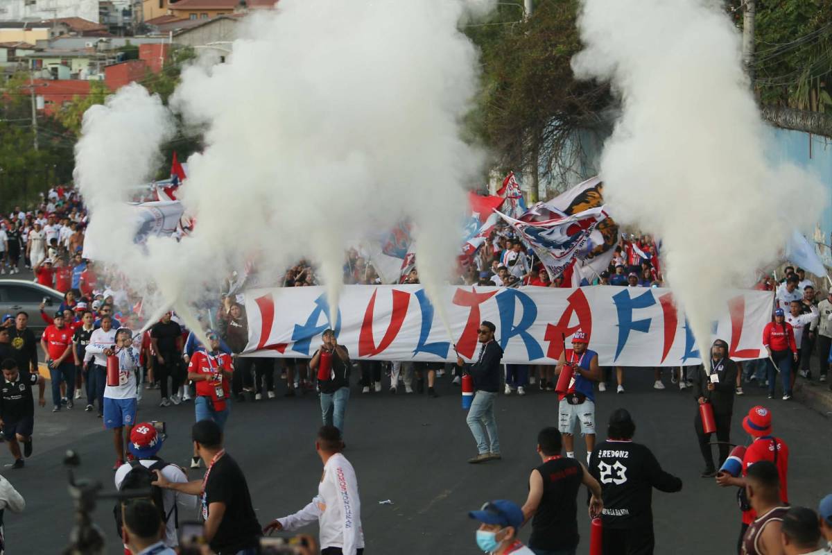 Filas interminables, leyenda del Olimpia sorprende y Marathón no estará solo en la final de Liga Nacional