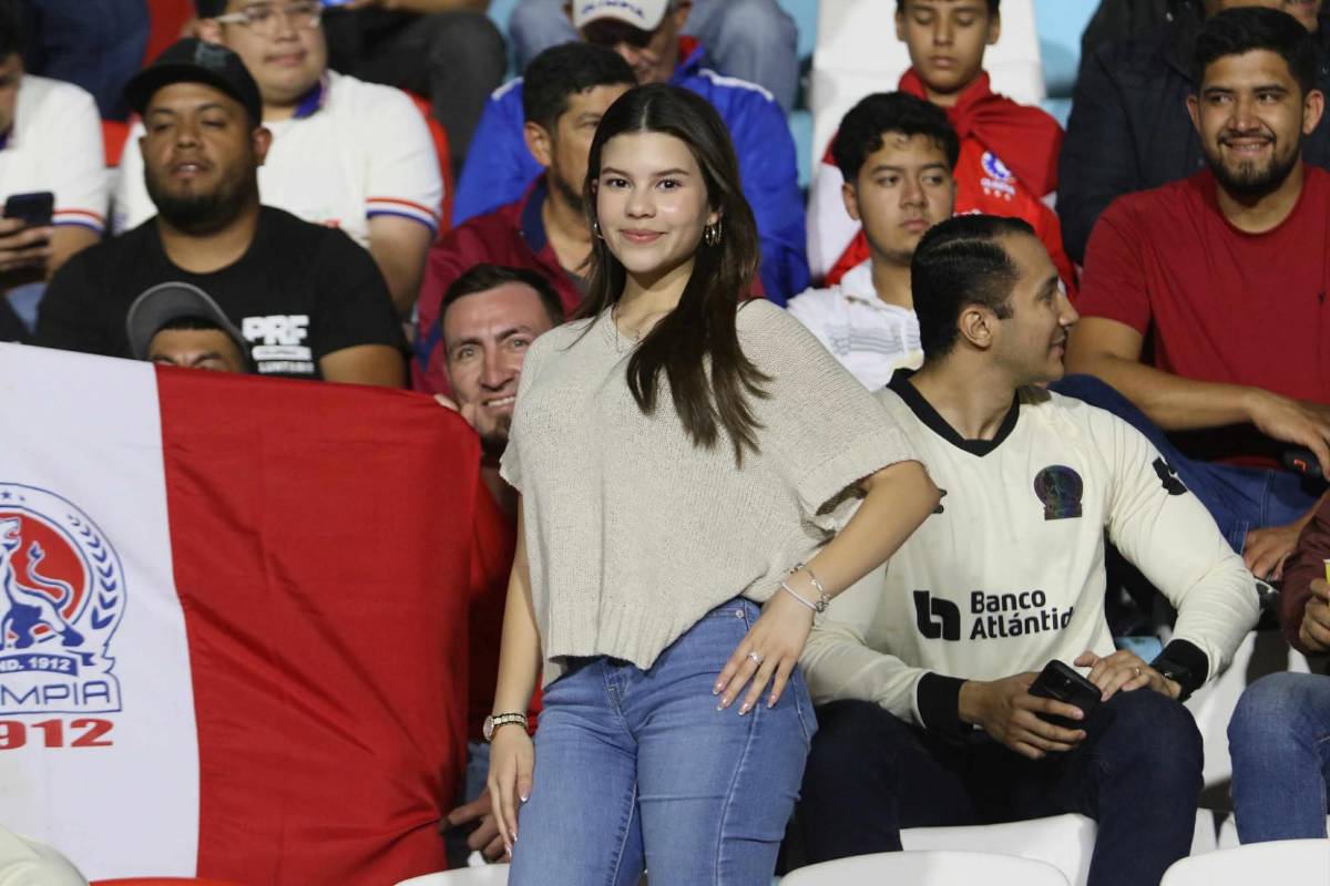 ¡Fue una pasarela! Las bellas chicas que encendieron la previa del Olimpia vs Alajuelense