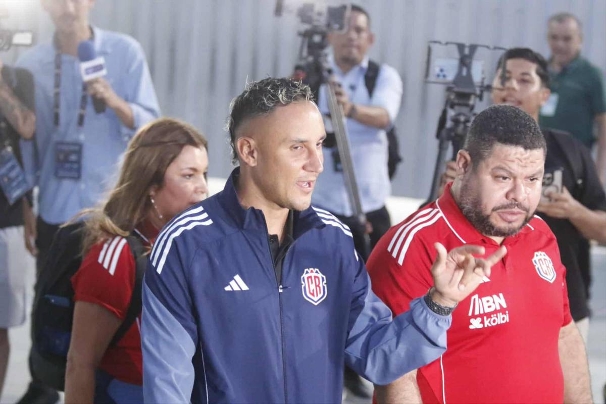 ¿Quién es la guapa dama que viajó con selección de Costa Rica a Honduras?