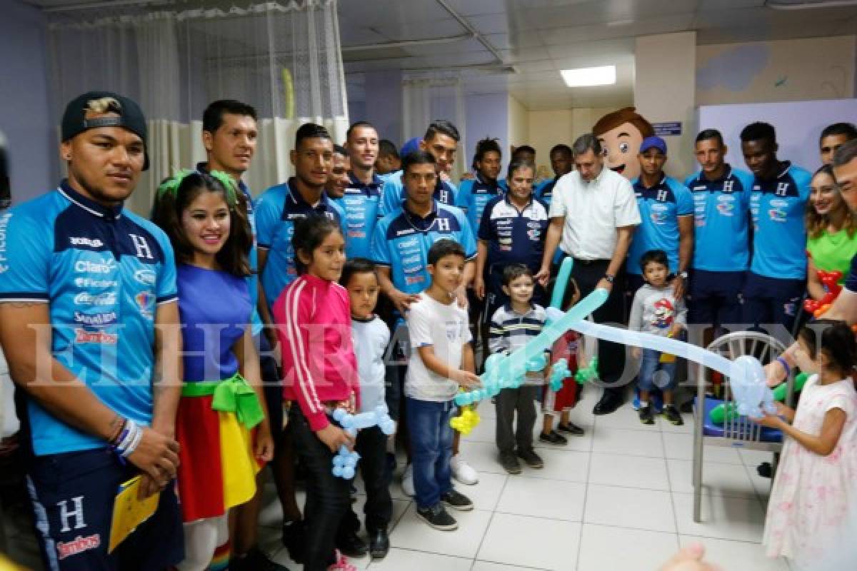 La Selección de Honduras llevó alegría a niños de la Fundación Ruth Paz  