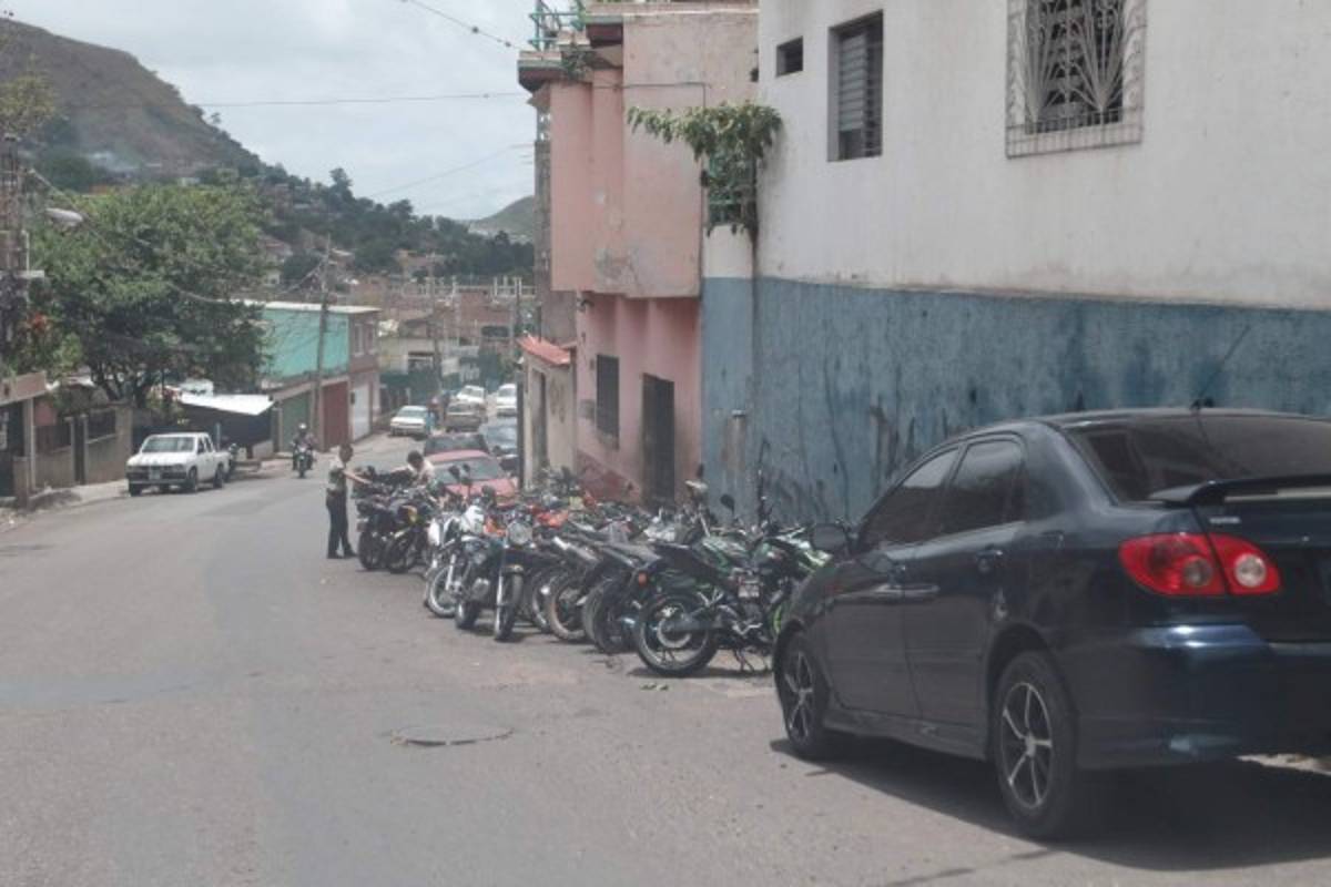 Calles de al menos 70 sectores están invadidas de vehículos averiados en la capital de Honduras