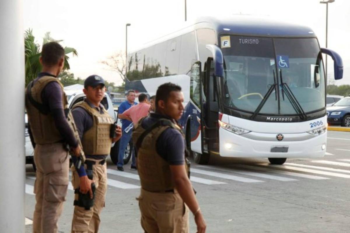 Salvadoreños arribaron mudos a San Pedro Sula con 'Primi' Maradiaga a la cabeza