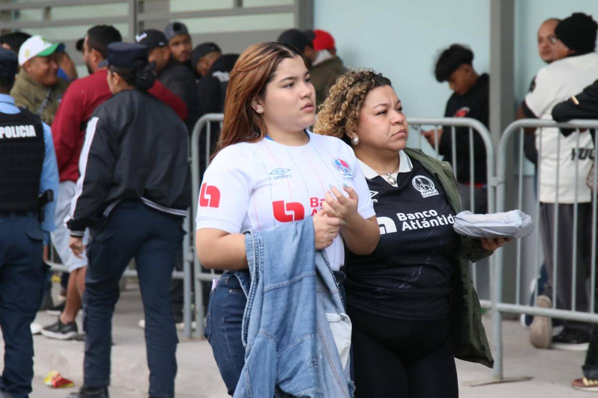 ¡Solo chicas lindas! El Nacional se llena de bellas aficionadas del Olimpia y América
