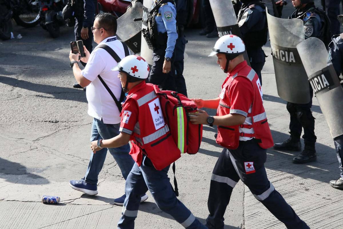 Oficial: Cantidad de casquillos de bala, heridos y daños tras pelea de barras de Olimpia y Motagua