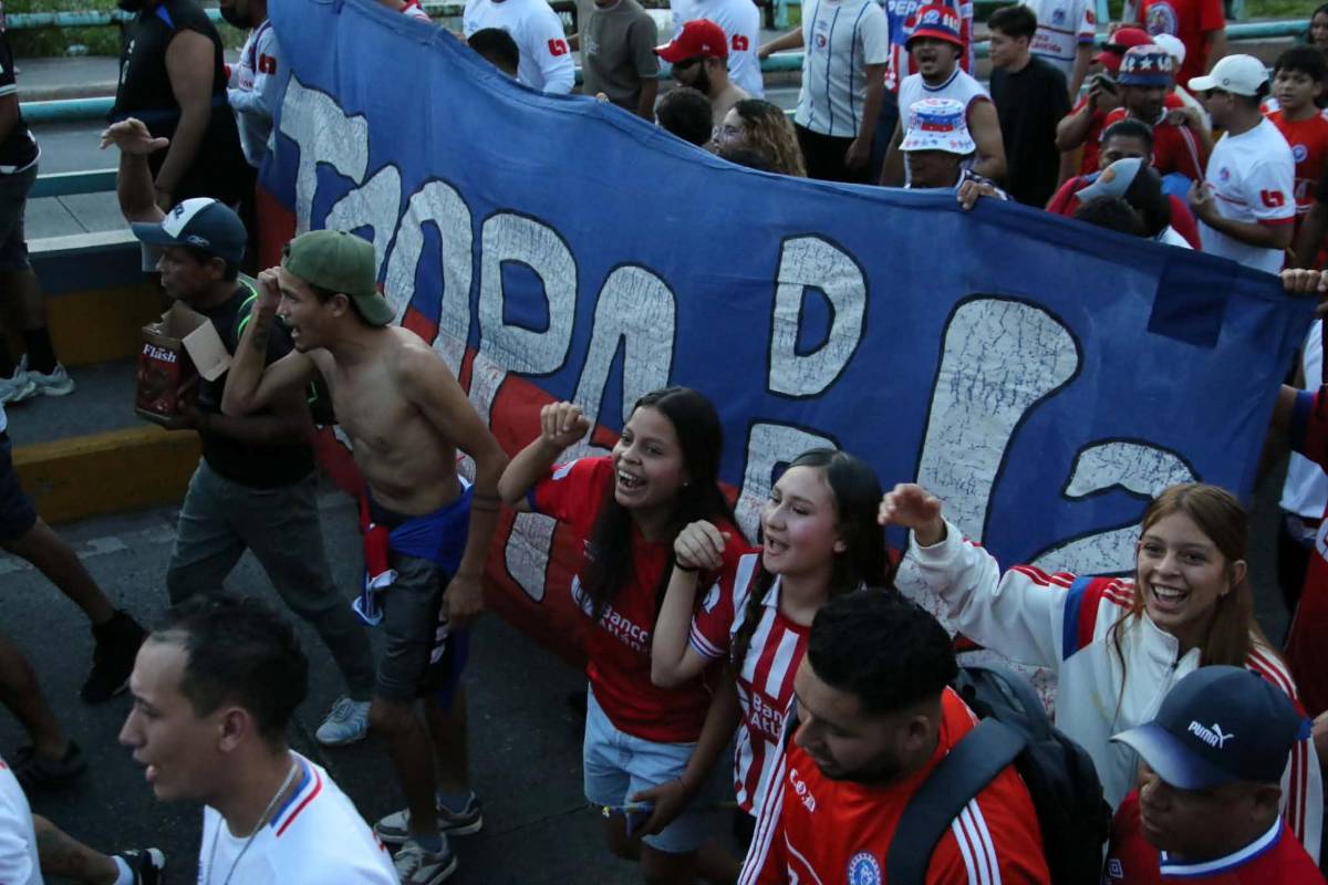 Olimpia vs Mixco: Lindas chicas, barra Ultra Fiel deslumbra y el ambiente en duelo de Copa Centroamericana