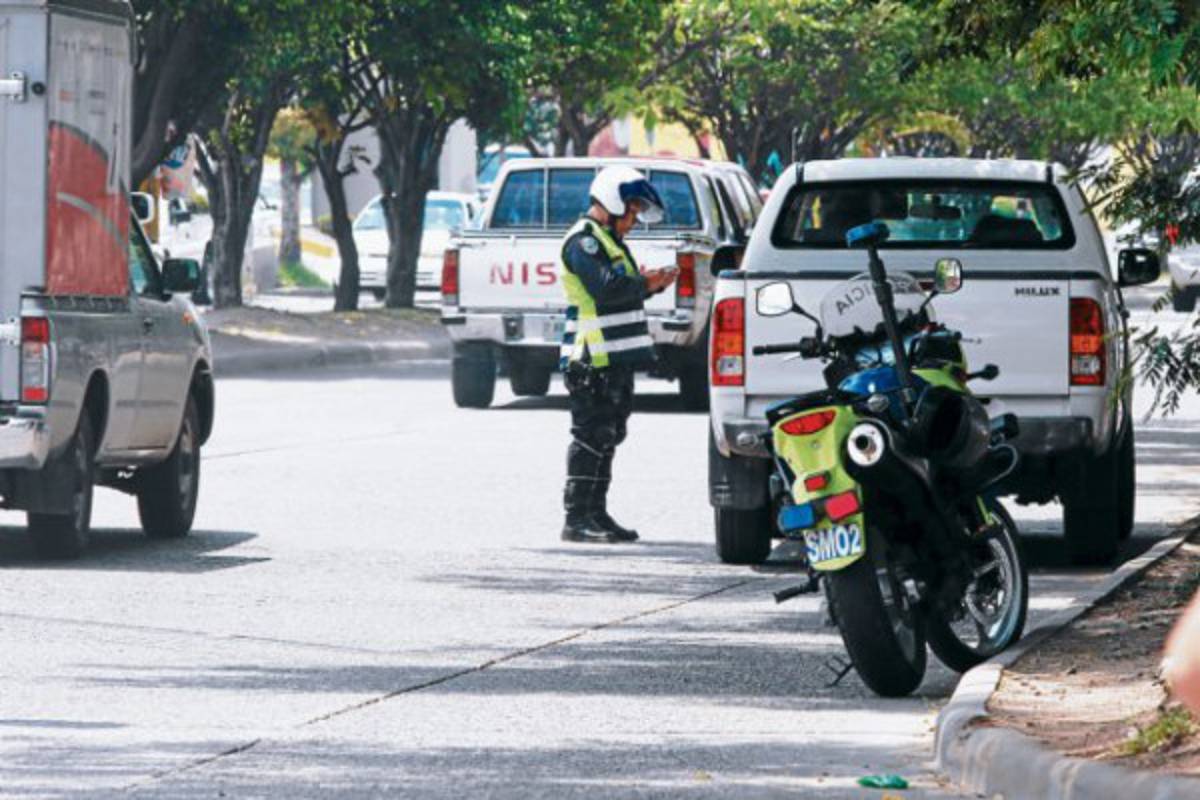 'El terror de los infractores de tránsito, por su honradez”