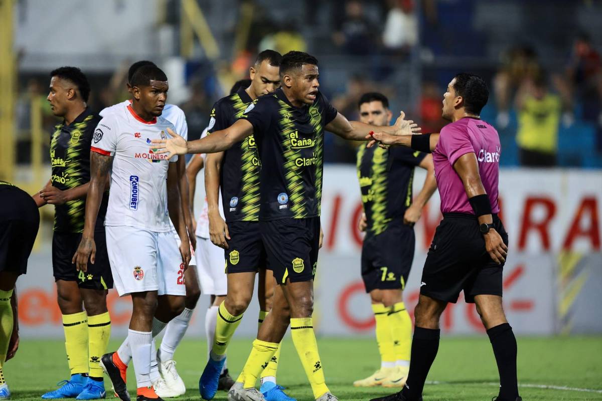 Bellas chicas cautivaron, jugador salió herido y la bronca de Real España en el Morazán