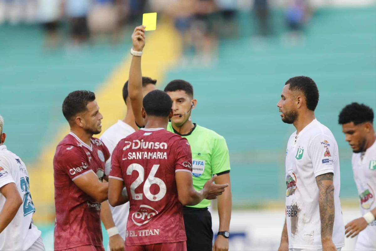 Linda chica se roba el show, jugador con look exótico y tristeza de Platense tras caer ante Motagua
