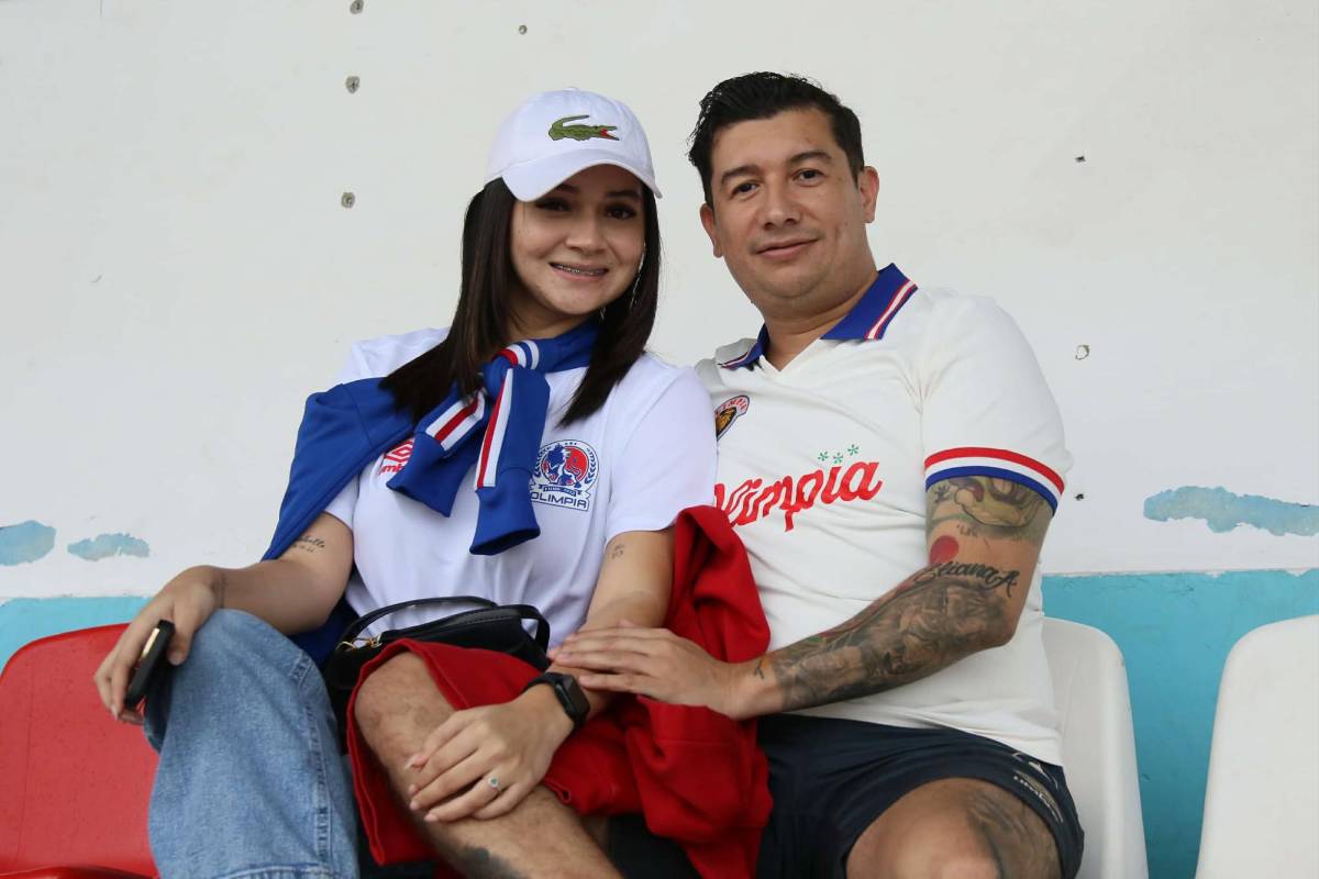 Polémica en Olimpia vs Marathón, jugadores fueron encarados por barras y lindas chicas