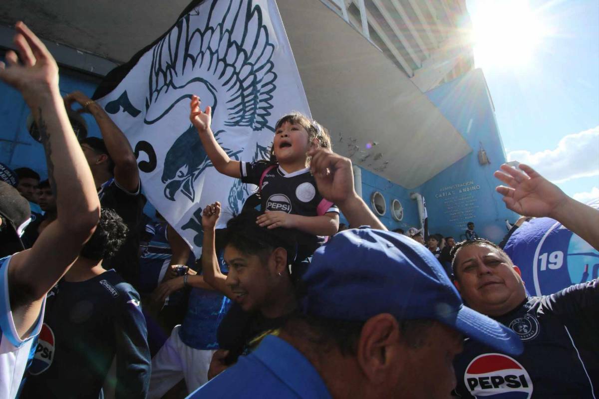 Exmundialista fue solicitado, lindas chicas de Motagua enamoran y Real España llega en silencio