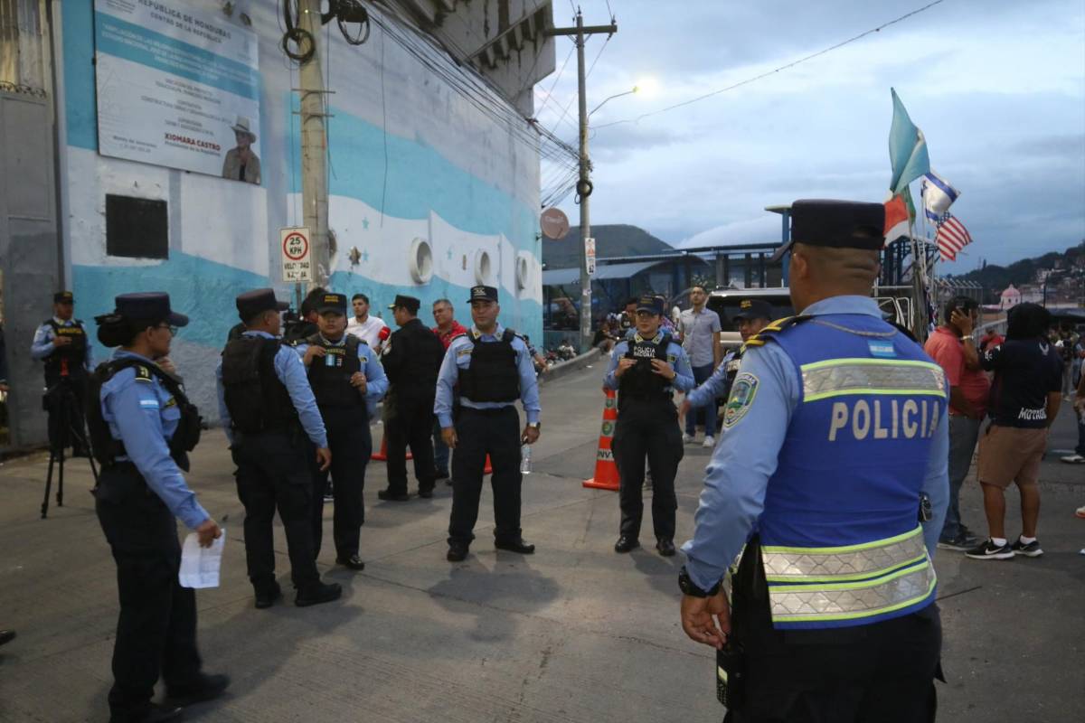 Familia de histórico, bellas chicas, el enmascarado: Ambiente previo al Motagua vs Cartaginés