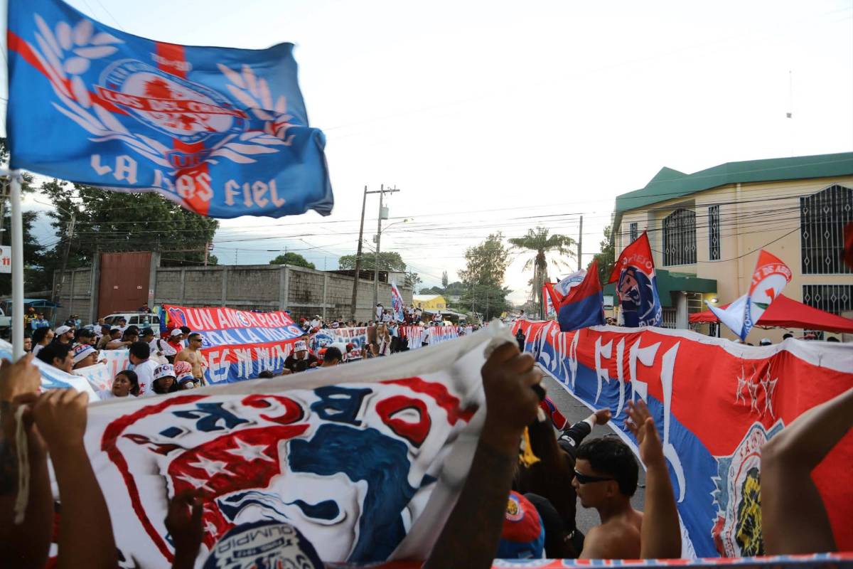 Ultra Fiel sorprende al Olimpia en La Ceiba luego de eliminación de Concachampions