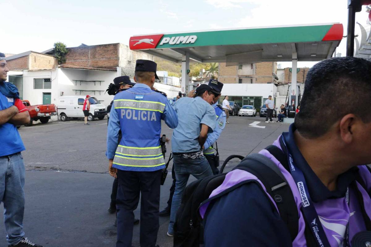 Jugador es llevado de emergencia, decomisan armas, Miss es captada y sorpresa a Espinel