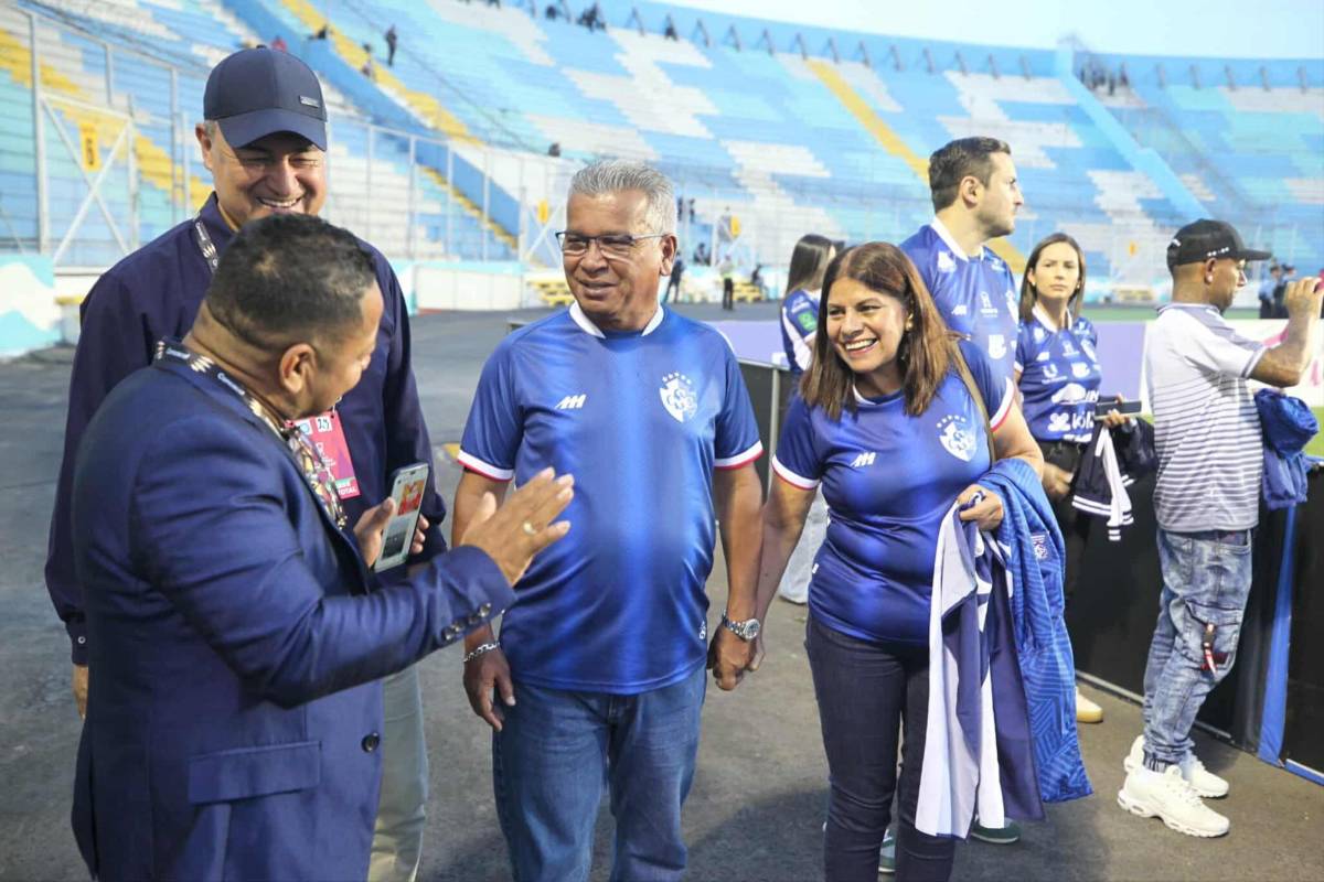 Jeque árabe se robó el show y sorprendente invasión tica previo al Motagua vs Cartaginés